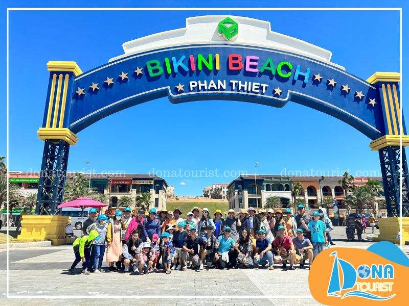 Công viên biển sôi động Bikini Beach 