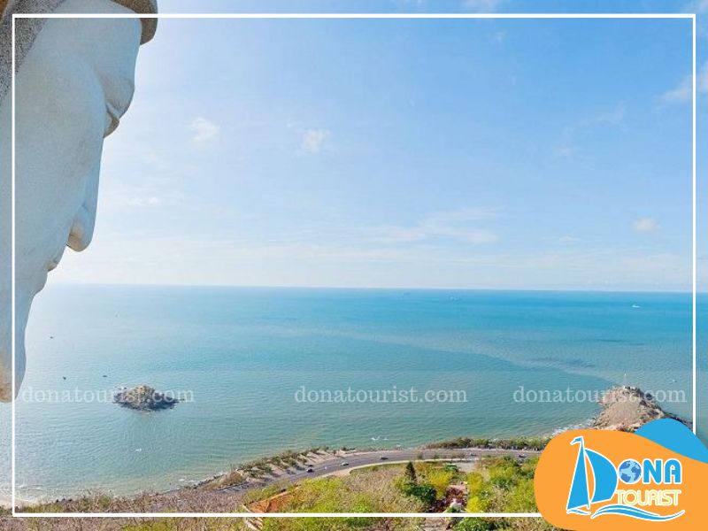 Bãi Vọng Nguyệt gần Tượng Chúa Kitô Vua Bãi Vọng Nguyệt gần Tượng Chúa Kitô Vua