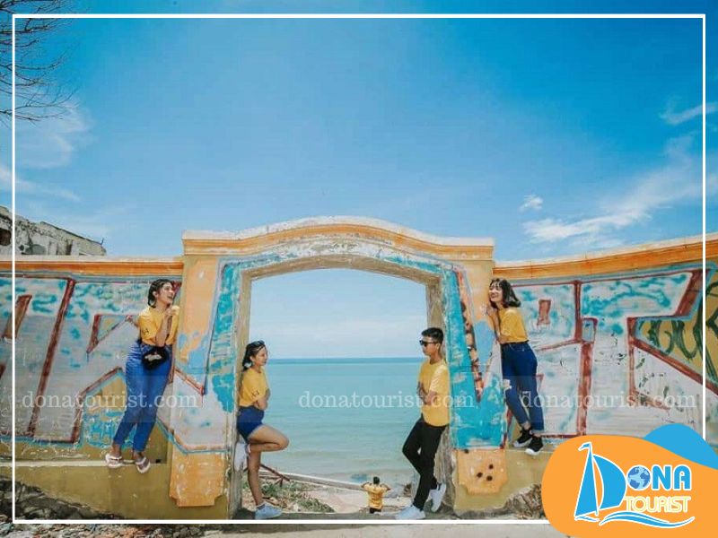 Cổng Trời tại mũi Nghinh Phong Cổng Trời tại mũi Nghinh Phong